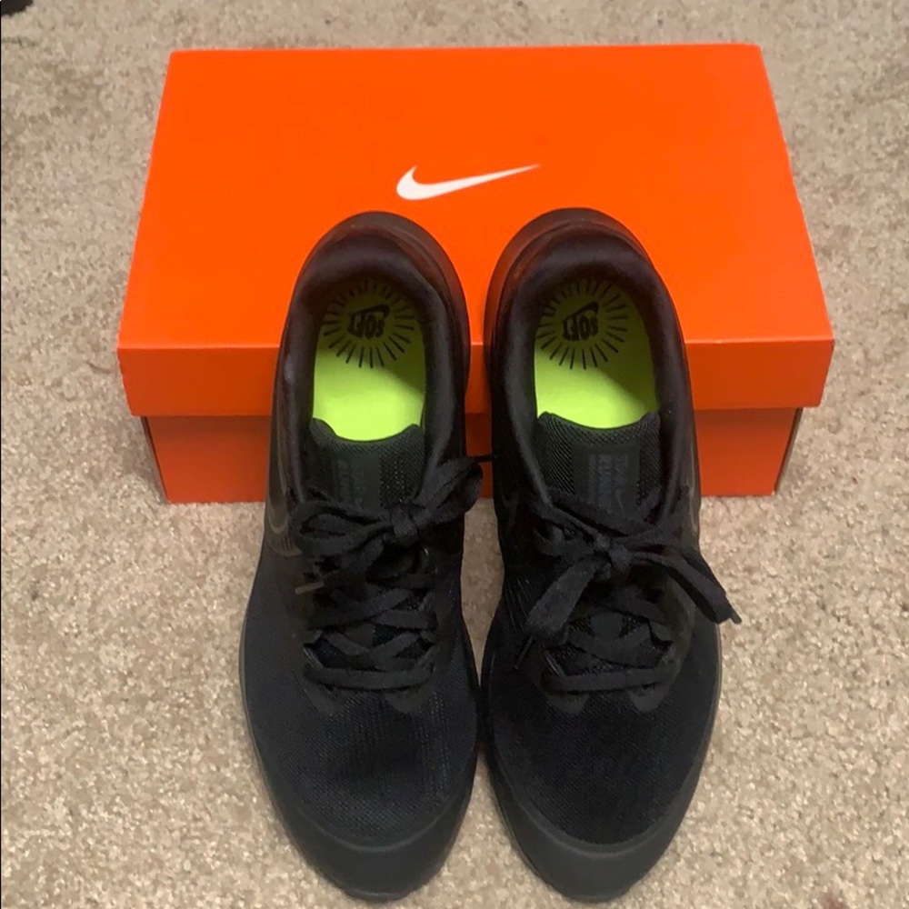 Black Nike’s